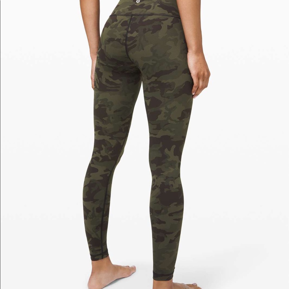 NWT Gator Green Camo Wunder Under 28" Size 2